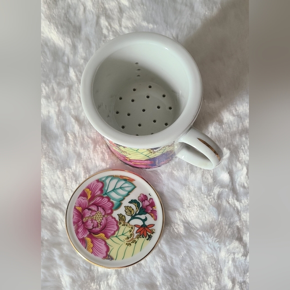 Horchow - Tobacco Leaf Tea Cup With Infuser & Lid and Sugar Bowl With Top Set - Picture 9 of 15